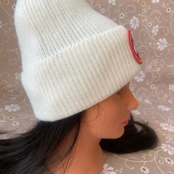 Canada Goose hat - Picture 3 of 5